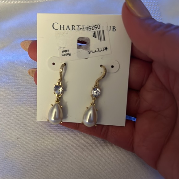 These gold tone droplet earrings with stones - Picture 5 of 5